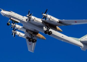 Ρωσικά βομβαρδιστικά Tu-95 στην Ουκρανία ισοπεδώνουν τη Μαριούπολη