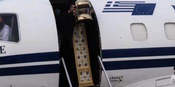 Alldaynews.gr Πριν Λίγο: Το Άγιο Φως έφτασε στην Ελλάδα-Δείτε το Βίντεο