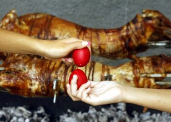 Πάσχα: Τα μυστικά για το σωστό και καλό ψήσιμο του οβελία