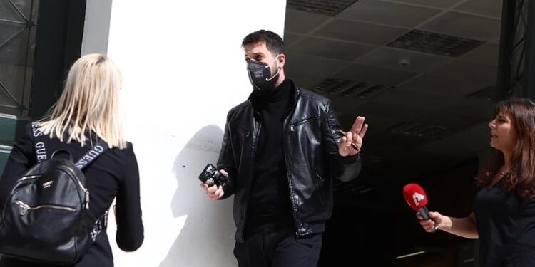 Alldaynews.gr Μάνος Δασκαλάκης: Ποια είναι η φωτογραφία που έχει στη θήκη του κινητού του