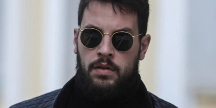 Alldaynews.gr Μάνος Δασκαλάκης-Τώρα: Βγάζει τον ”Άσσο απο το Μανίκι” και ”Καίει” την Ρούλα Πισπιρίγκου
