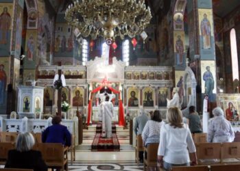 Κορωνοϊός – Πάσχα με μάσκες στην εκκλησία και όπου αλλού υπάρχει συγχρωτισμός