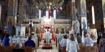 Κορωνοϊός – Πάσχα με μάσκες στην εκκλησία και όπου αλλού υπάρχει συγχρωτισμός