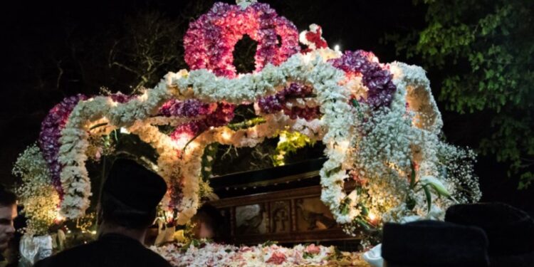 Η εξήγηση για «το δάκρυ της Παναγιάς» τη Μεγάλη Παρασκευή