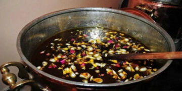 Τι είναι το Άγιο Μύρο: Το αγιασμένο έλαιο που φτιάχνεται κάθε 10 χρόνια, τα 57 σπάνια υλικά και η ιστορία του