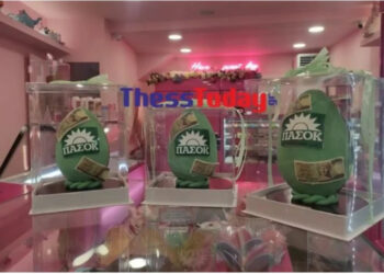 Το ΠΑΣΟΚ είναι εδώ και σε… Πασχαλινό αυγό με ζαχαρένια χιλιάρικα – Το γλύκισμα που έγινε viral (φωτο)