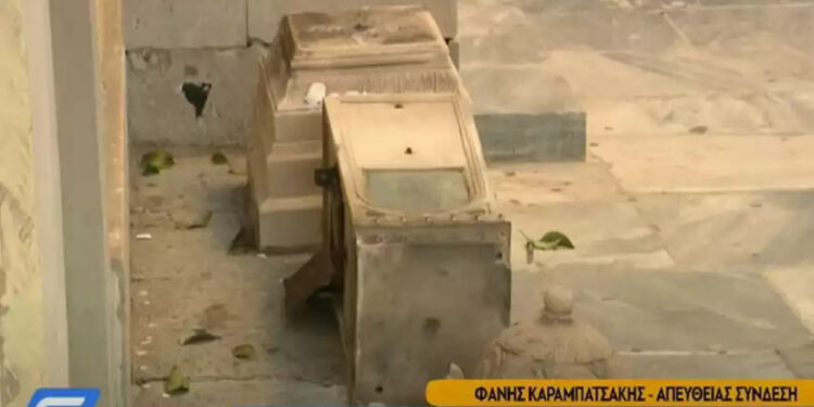 Alldaynews.gr Βανδάλισαν το μαρμάρινο προσκηνυτάρι του Αγίου Γεωργίου στην πλατεία Καρύτση