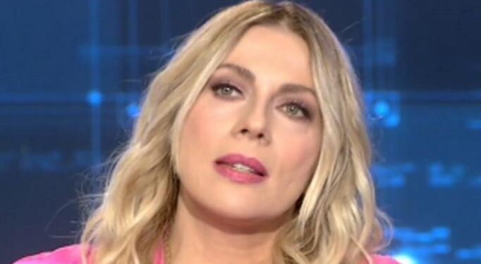 Alldaynews.gr Σμαράγδα Καρύδη: «Δεν με ήθελαν για το Παρά Πέντε, ο Καπουτζίδης έγραψε το ρόλο για άλλο πρόσωπο»