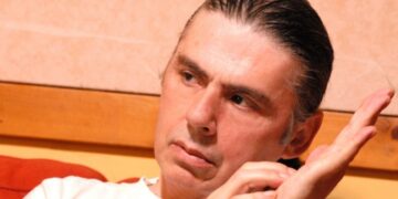 Alldaynews.gr Θρήνος στην Show Biz: Πέθανε ο σπουδαίος συνθέτης και τραγουδιστής Σταύρος Λογαρίδης