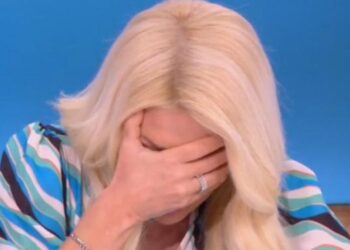 Alldaynews.gr Σοκαρισμένη η Ελένη Μενεγάκη στον αέρα: «Βγάλτε τα πλάνα, δεν μπορώ να τα δω»