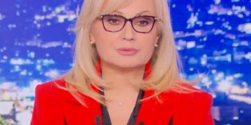 Alldaynews.gr Η  Αγγελική Νικολούλη όπως δεν την έχεις ξαναδεί! Μοναδικές φωτογραφίες σε παραλία στη Μύκονο!