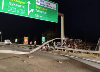 Τραγωδία Πριν Λίγο: Σοκαριστικό τροχαίο-Διαλύθηκε η νταλίκα-Νεκρός ο οδηγός[Φωτογραφίες]