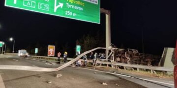 Τραγωδία Πριν Λίγο: Σοκαριστικό τροχαίο-Διαλύθηκε η νταλίκα-Νεκρός ο οδηγός[Φωτογραφίες]