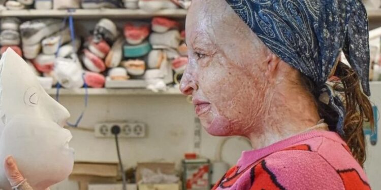 Alldaynews.gr Το Twitter υποκλίθηκε στην Ιωάννα Παλιοσπύρου που έβγαλε τη μάσκα -«Γενναία και όμορφη»! Και Νέα Φωτογραφία