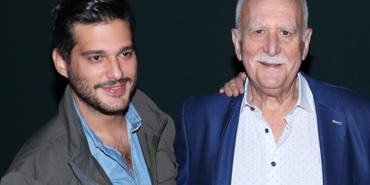 Alldaynews.gr Φοίβος Παπαδάκης: Μοιάζω πολύ στον πατέρα μου, γουστάρουμε ο ένας την παρέα του άλλου