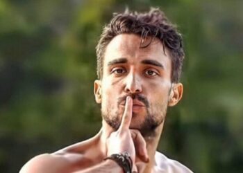 Έξαλλος ο Σάκης Κατσούλης με επικριτικό σχόλιο δασκάλας: Εύχομαι τα παιδάκια μου να μην σας συναντήσουν ποτέ (φωτο)