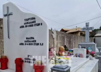 Πάτρα: Παιχνίδια, σημειώματα και λουλούδια στο μνήμα Μαλένας, Ίριδας και Τζωρτζίνας – Συγκινητικές εικόνες