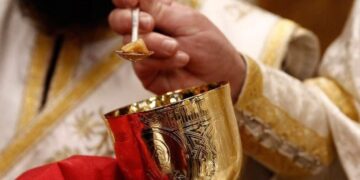 Alldaynews.gr Είναι “υποχρεωτικό” να κοινωνήσει το παιδί το Πάσχα;