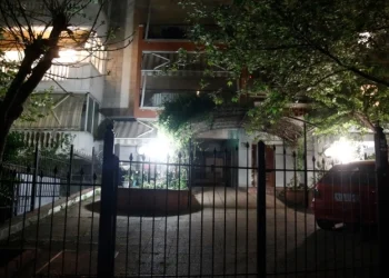 Θεσσαλονίκη: Σε σοκ οι γείτονες του 15χρονου – «Τα δυο παιδιά μεγάλωσαν μαζί» (φωτο)