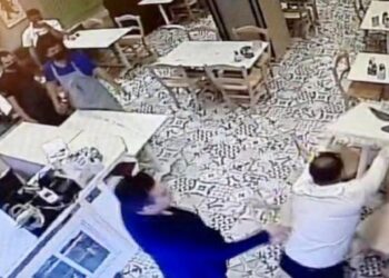 Θεσσαλονίκη – Βίντεο: Έκαναν γυαλιά-καρφιά πατσατζίδικο επειδή τους ζήτησαν πιστοποιητικά