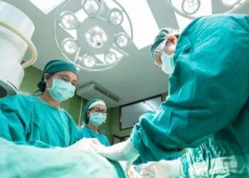 Αγοράκι γεννήθηκε με δύο π3η και οι γιατροί του ακρωτηρίασαν το μεγαλύτερο