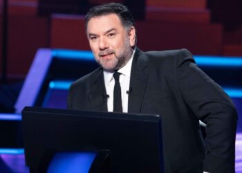 Αρναούτογλου ΠΟΙΟΣ_ΘΕΛΕΙ_ΝΑ_ΓΙΝΕΙ_ΕΚΑΤΟΜΜΥΡΙΟΥΧΟΣ___2_