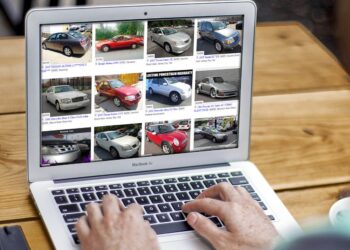 Οι μισοί Έλληνες θα αγόραζαν καινούργιο αυτοκίνητο από το Internet