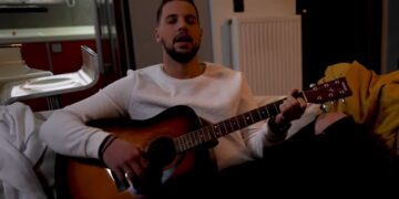 Alldaynews.gr Απίστευτο χάος στο youtube με το νέο τραγούδι και το video clip του Μάνου Δασκαλάκη (video, σχόλια)