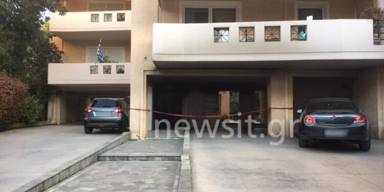 Alldaynews.gr Χαλάνδρι: Οι πρώτες εικόνες από την έκρηξη στην πολυκατοικία που μένει ο διοικητής της κρατικής ασφάλειας (video)