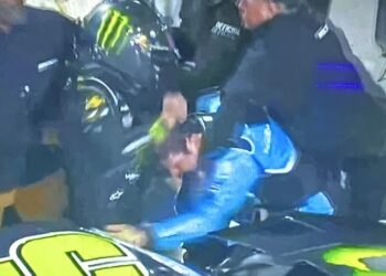 Χαμός: Άγριο ξύλο μεταξύ οδηγών σε αγώνα NASCAR! (vids)