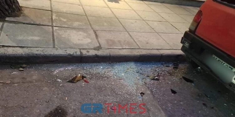 Alldaynews.gr Θανατηφόρο τροχαίο στη Θεσσαλονίκη: Μηχανή έπεσε σε σταματημένα οχήματα – Νεκρός νεαρός