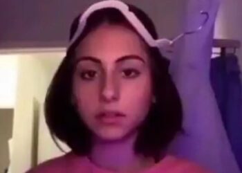 Οι επιστήμονες για το «αντανακλαστικό της κρεμάστρας» που έχει γίνει viral – Θεραπεία για την αυχενική δυστονία; (vids)