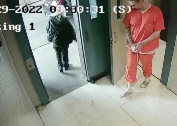 Νεκρή η σωφρονιστική υπάλληλος που το έσκασε με κρατούμενο στις ΗΠΑ