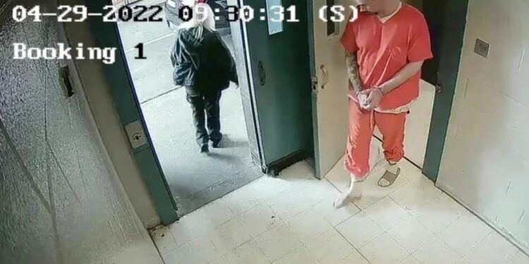 Νεκρή η σωφρονιστική υπάλληλος που το έσκασε με κρατούμενο στις ΗΠΑ