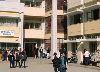 Alldaynews.gr Καθηγήτρια χτύπησε 15χρονο μαθητή της και συνελήφθη από την αστυνομία!