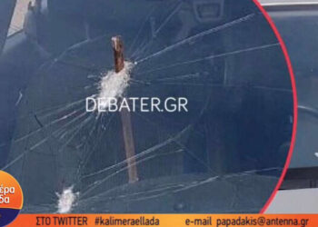 Τρόμος στην Αττική Οδό: Ανεγκέφαλοι πέταξαν σίδερο σε διερχόμενο αυτοκίνητο και καρφώθηκε στο παρμπρίζ (video)