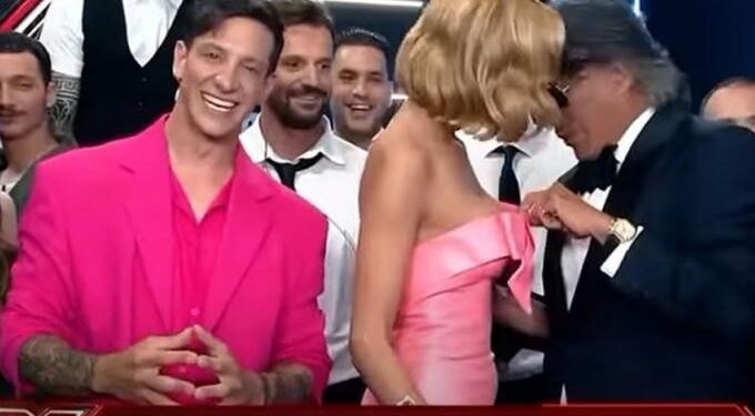 Alldaynews.gr X-Factor: Ο Ψινάκης κατέβασε το φόρεμα της Λιόλιου – Έντονες αντιδράσεις στο Twitter (video)