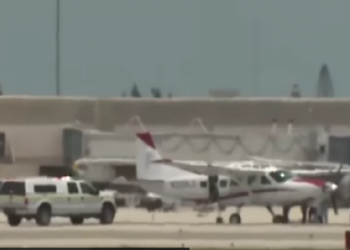 Ήρωας Επιβάτης: «Ο πιλότος λέει ασυναρτησίες και δεν έχω ιδέα πώς να πετάξω το αεροπλάνο» (video)