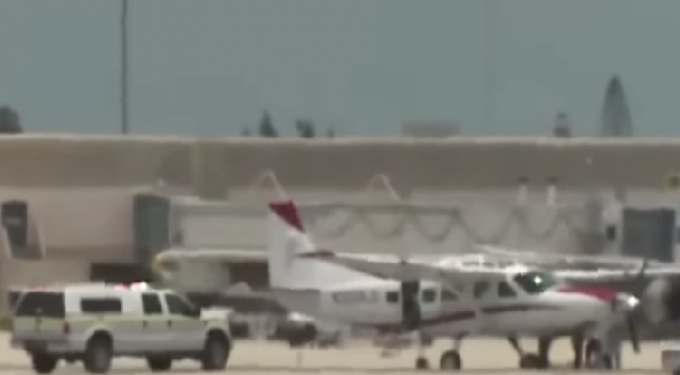 Alldaynews.gr Ήρωας Επιβάτης: «Ο πιλότος λέει ασυναρτησίες και δεν έχω ιδέα πώς να πετάξω το αεροπλάνο» (video)