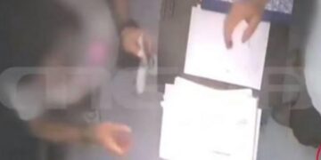 Alldaynews.gr Διευθυντής νοσοκομείου που συνελήφθη να παίρνει φακελάκια επέστρεψε «κύριος» στη θέση του (video)