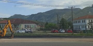 Ιωάννινα: Μητέρα αποπειράθηκε να αυτοκτονήσει στα ΚΕΠ μπροστά στα δύο παιδιά της