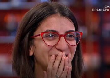 Kim Kardashian: Ποζάρει με το πιο μικροσκοπικό μαγιό ever και «μοιράζει» εγκεφαλικά