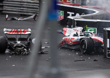 Formula 1: Τρομακτικό ατύχημα για τον Σουμάχερ-Κόπηκε στη μέση το μονοθέσιό του