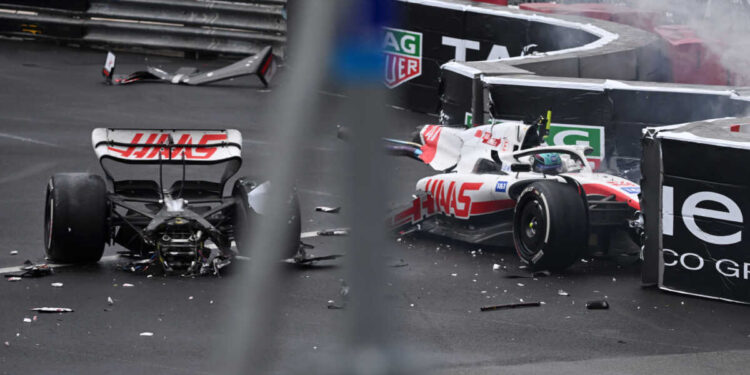 Alldaynews.gr Formula 1: Τρομακτικό ατύχημα για τον Σουμάχερ-Κόπηκε στη μέση το μονοθέσιό του