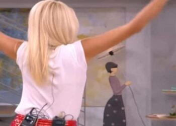 Το «καυτό» τσιφτετέλι της Φαίης Σκορδά που κόλασε τους τηλεθεατές – Κοιτούσαν όλοι με το στόμα ανοιχτό[video]