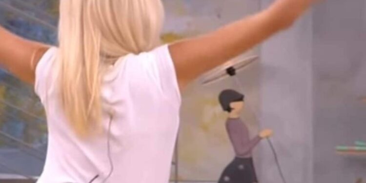 Το «καυτό» τσιφτετέλι της Φαίης Σκορδά που κόλασε τους τηλεθεατές – Κοιτούσαν όλοι με το στόμα ανοιχτό[video]