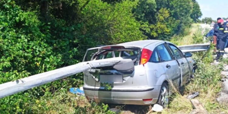 Πριν Λίγο-Σοκαριστικό τροχαίο με έναν νεκρό: Μπάρες «διαπέρασαν» αυτοκίνητο[photos]