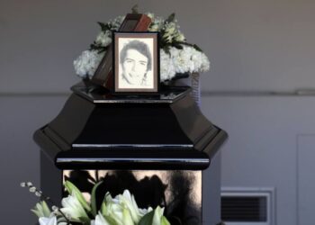 Κηδεία Δάκη: Βαρύ το κλίμα στο τελευταίο «αντίο» – Η συγκλονιστική φωτογραφία