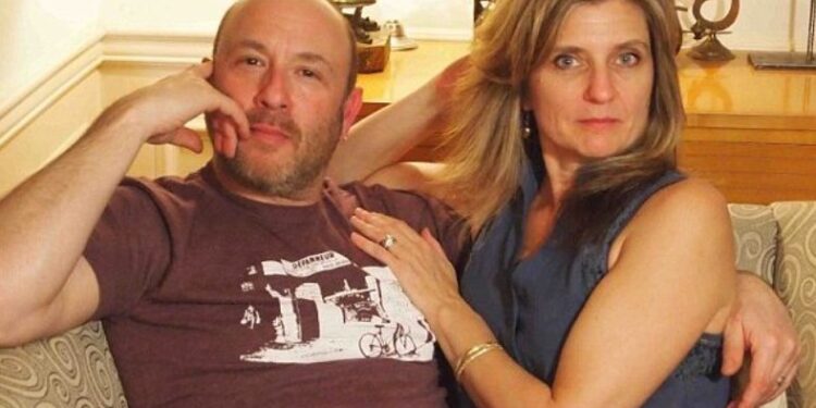 Alldaynews.gr «Τον αφήνω να πηγαίνει και με άντρες» – 52χρονη έσωσε τον γάμο της με αυτόν τον απίθανο τρόπο