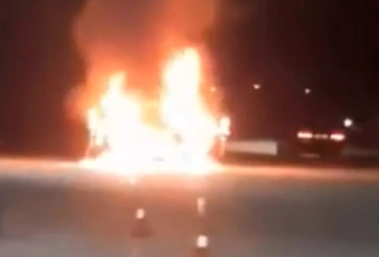 Παραλίγο τραγωδία στη Λούτσα: Αυτοκίνητο έκανε Drift και πήρε φωτιά